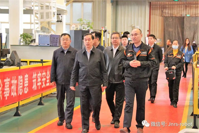 自治區(qū)黨委常委、常務(wù)副主席張超超一行參觀調(diào)研巨能機器人
